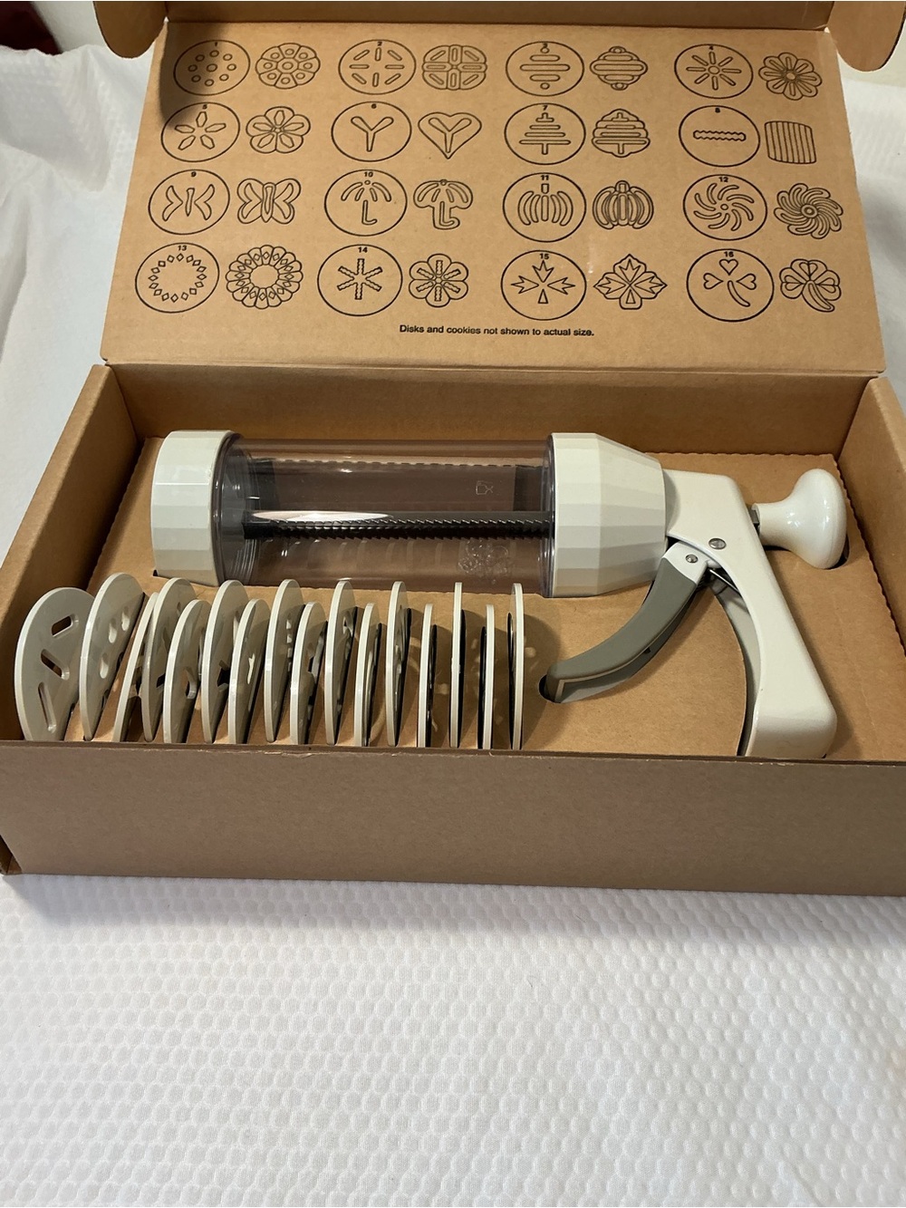 The Pampered Chef White Cookie Press with Multiple Pattern Discs
